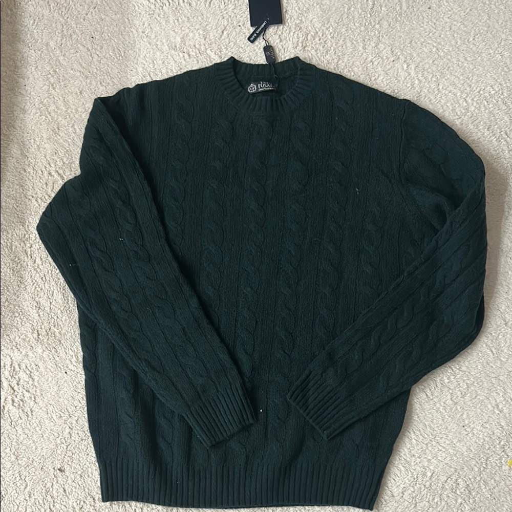 Classic Green Crewneck Sweater with Ribbed Knit